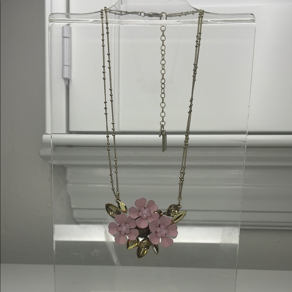 1115. Simply Vera‎ Floral Pink and Gold Necklace